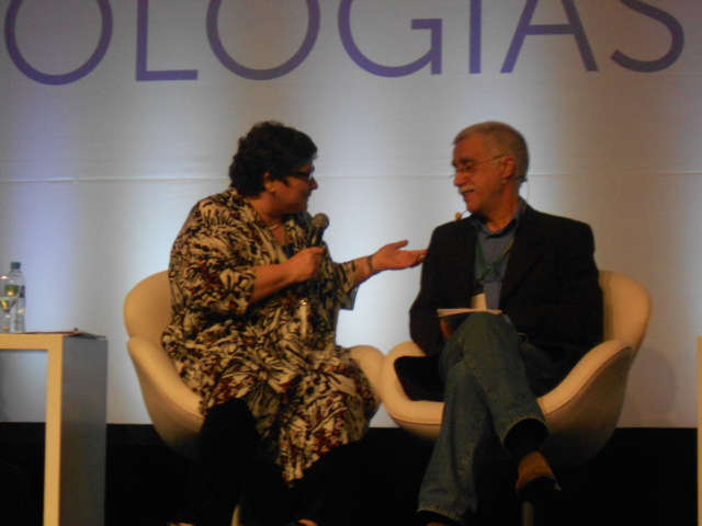 Cora Rónai, jornalista de O Globo, foi mediadora do debate. (Foto: Andréa Motta)